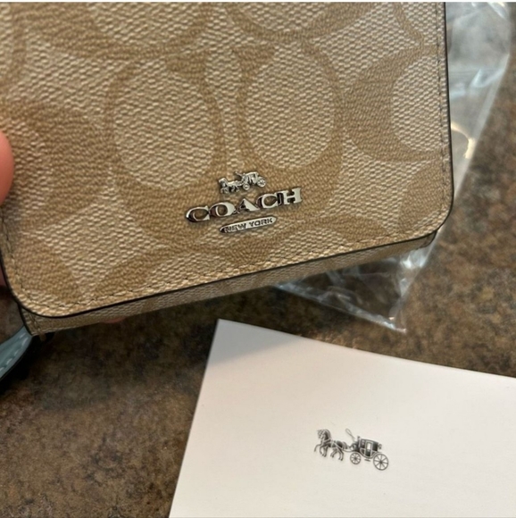 Coach compact wallet - Picture 3 of 9